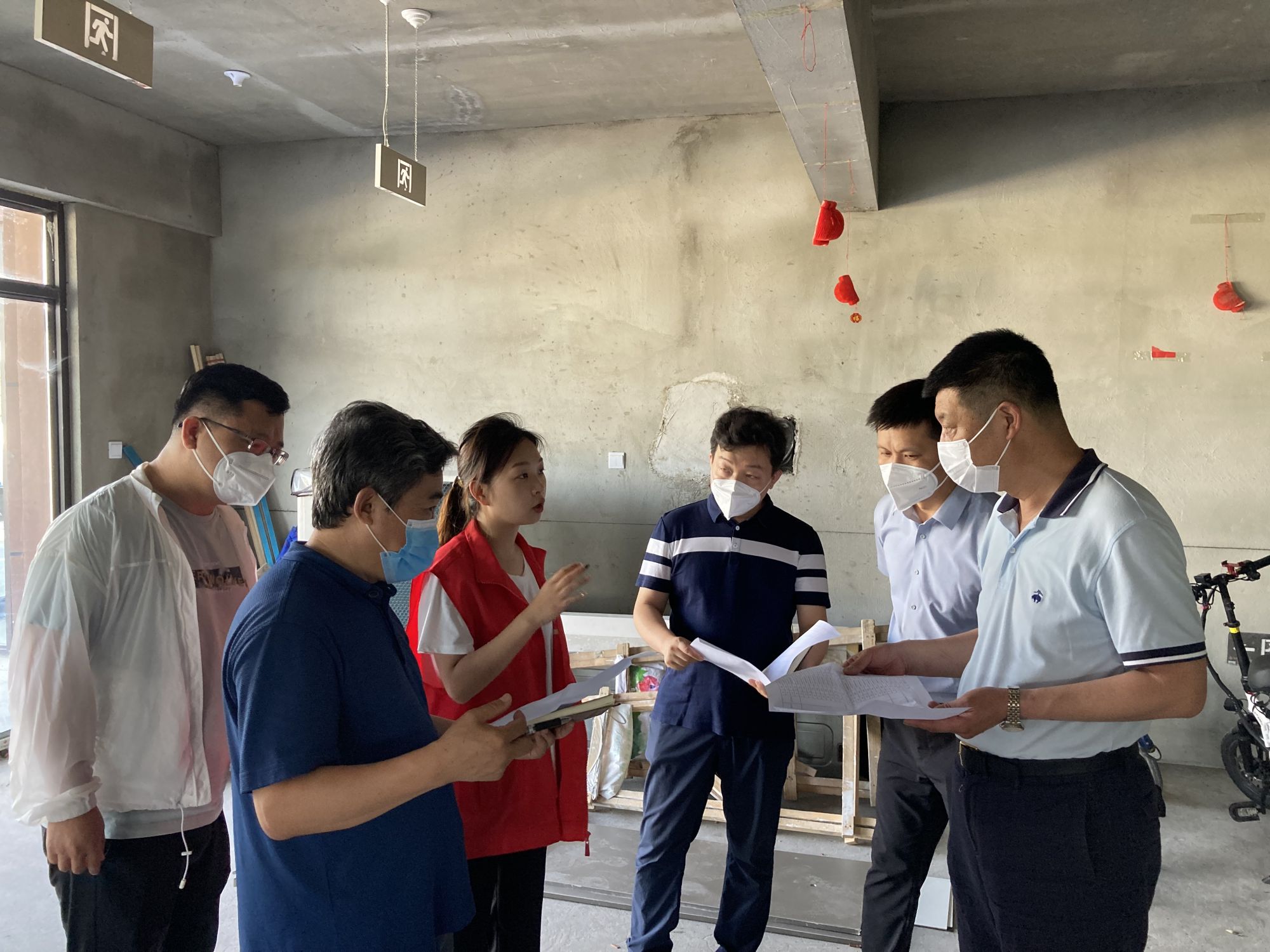 與臨水社區對接制作風雨門廊事宜